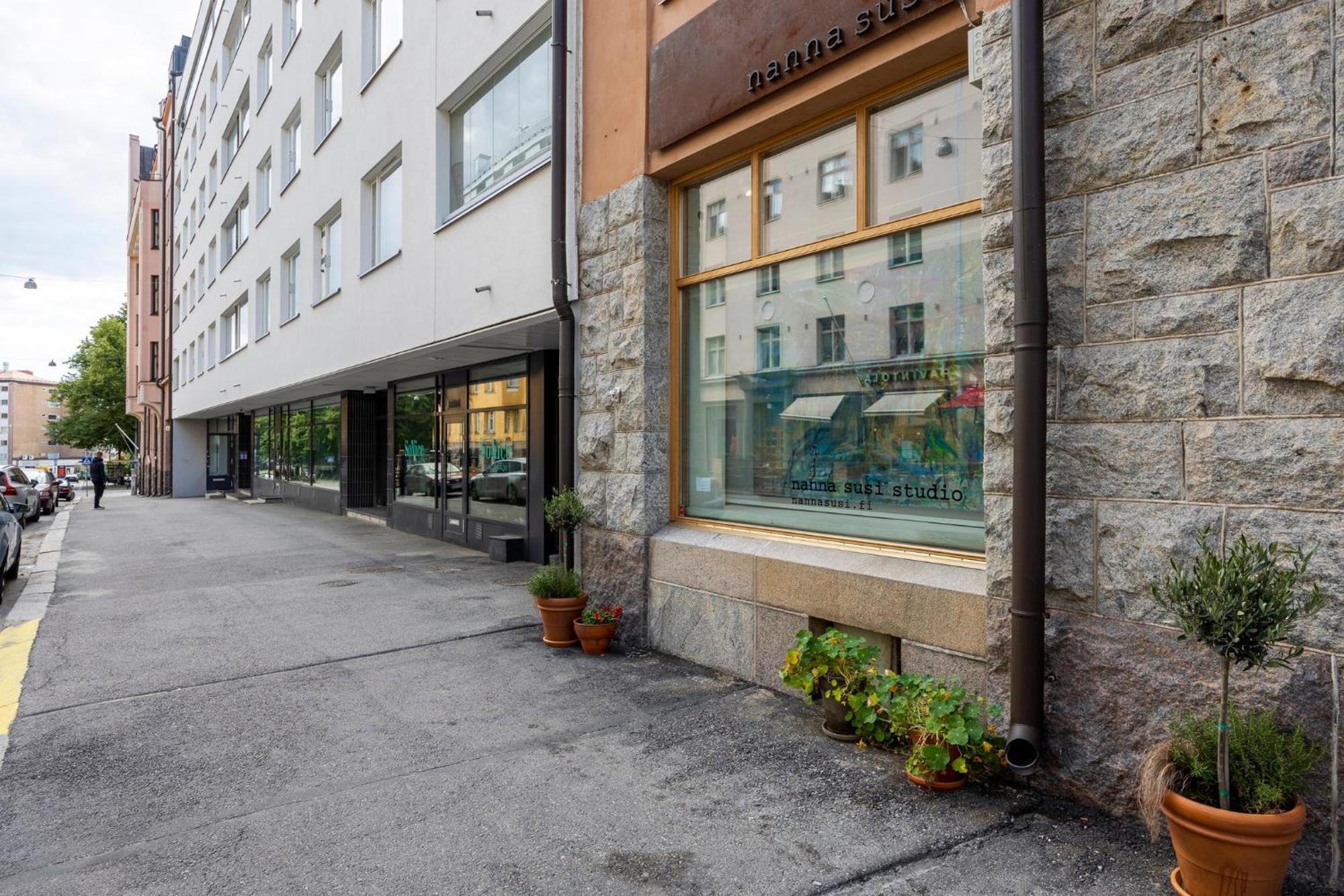 Stylish Flat In Trendy Kallio Helsinki Exterior photo